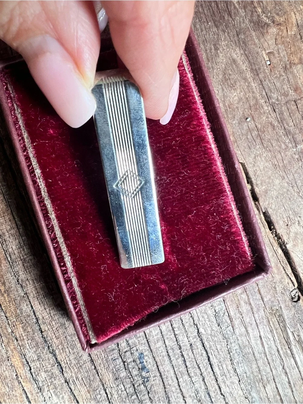 Silver-Tone Men's Tie Clip with Linear Detail